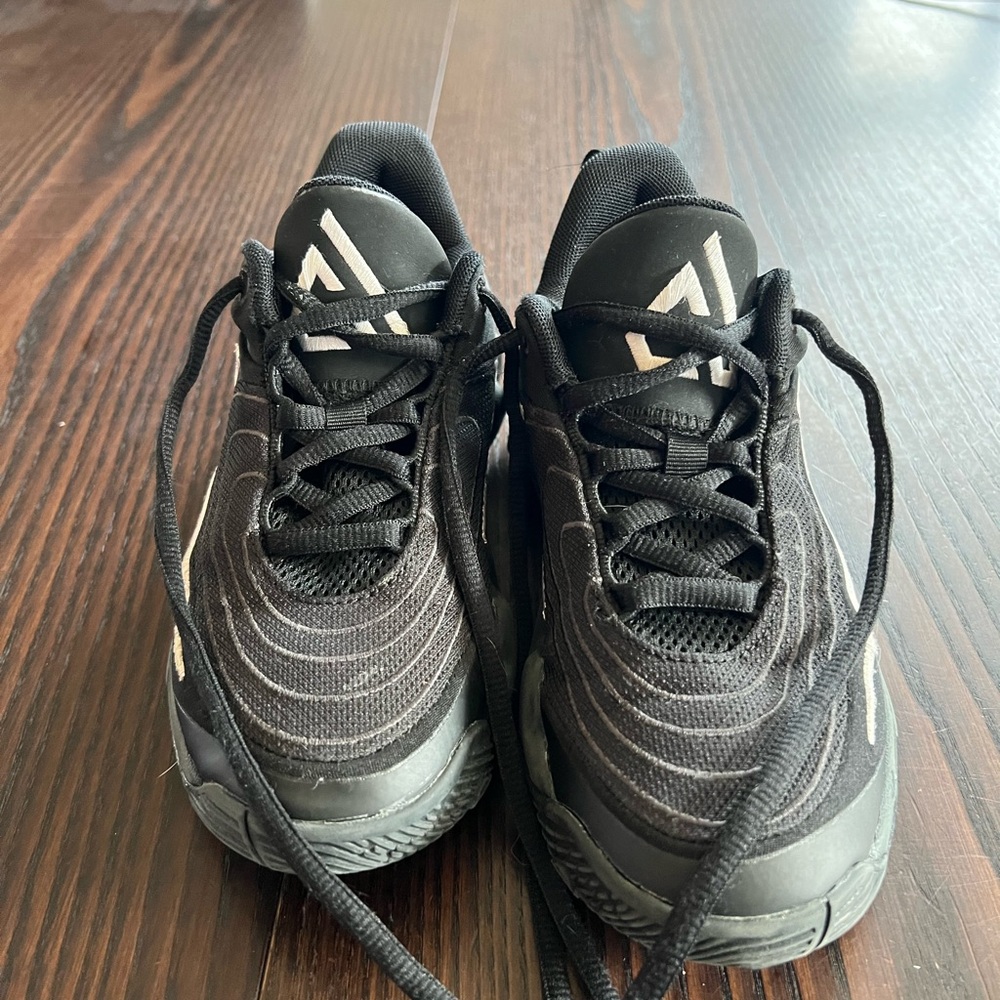 Nike Kids' Giannis Immortality 4 Basketball Shoe Kids Size 2